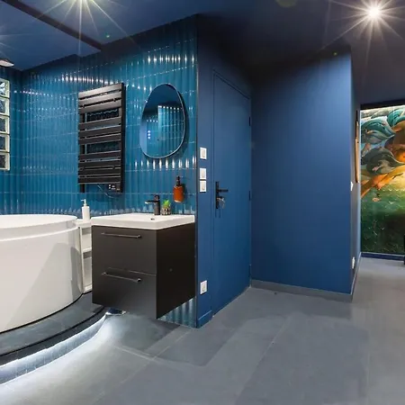 Arc De Triomphe Romantic Jacuzzi Saphir * Paris