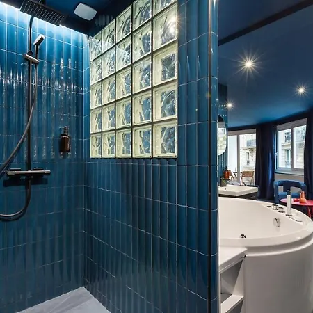 Arc De Triomphe Romantic Jacuzzi Saphir *