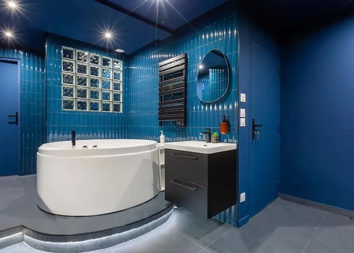 Апартаменты Arc De Triomphe Romantic Jacuzzi Saphir *