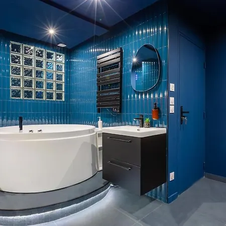 Apartament Arc De Triomphe Romantic Jacuzzi Saphir *